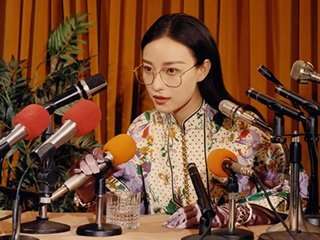 girl-interview-gucci-glasses-320